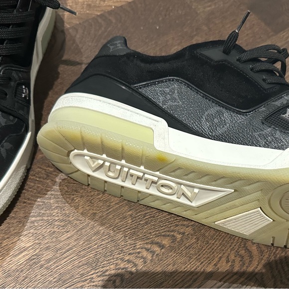 SOLD louis vuitton monogram trainer - Picture 2 of 4